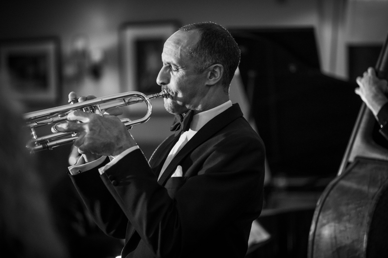 Live entertainment in a hotel bar in the French Alps organised by Piste Productions